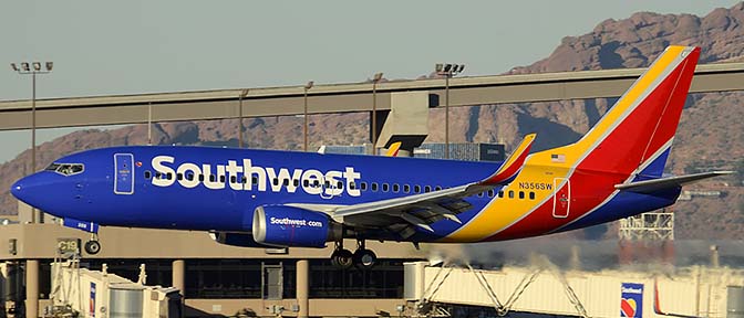 Southwest Boeing 737-3H4 N356SW, Phoenix Sky Harbor, December 27, 2015